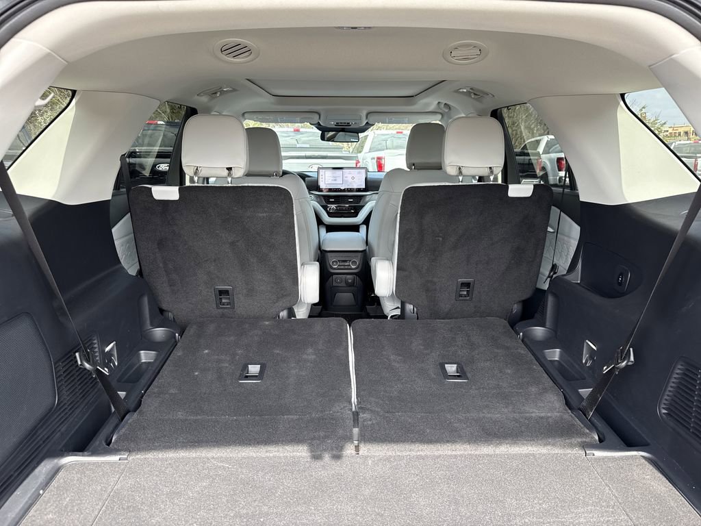 Used 2025 Ford Explorer Platinum w/ LUX Leather Package image 18