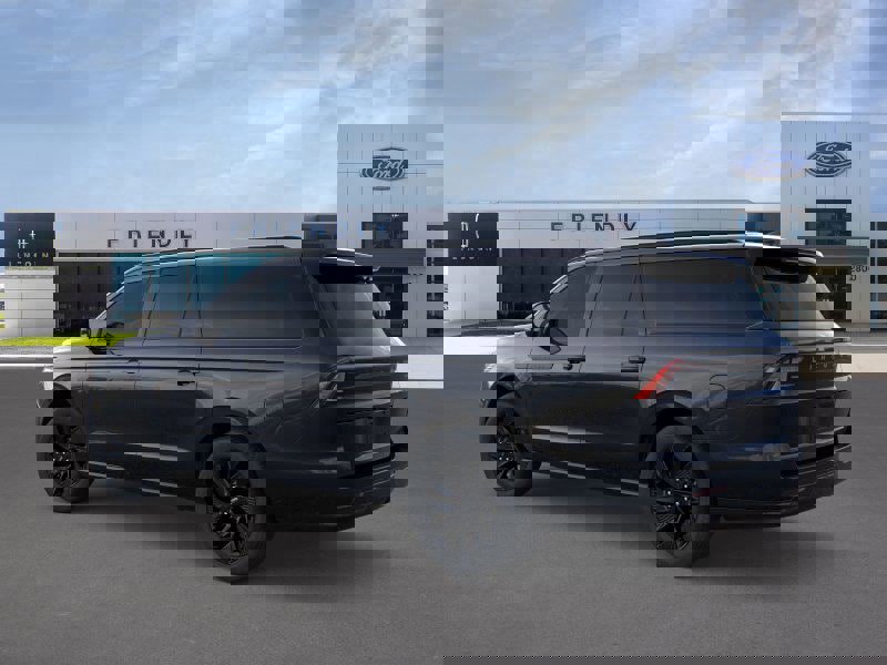 New 2026 Lincoln Navigator L Reserve w/ Jet Appearance Package image 4