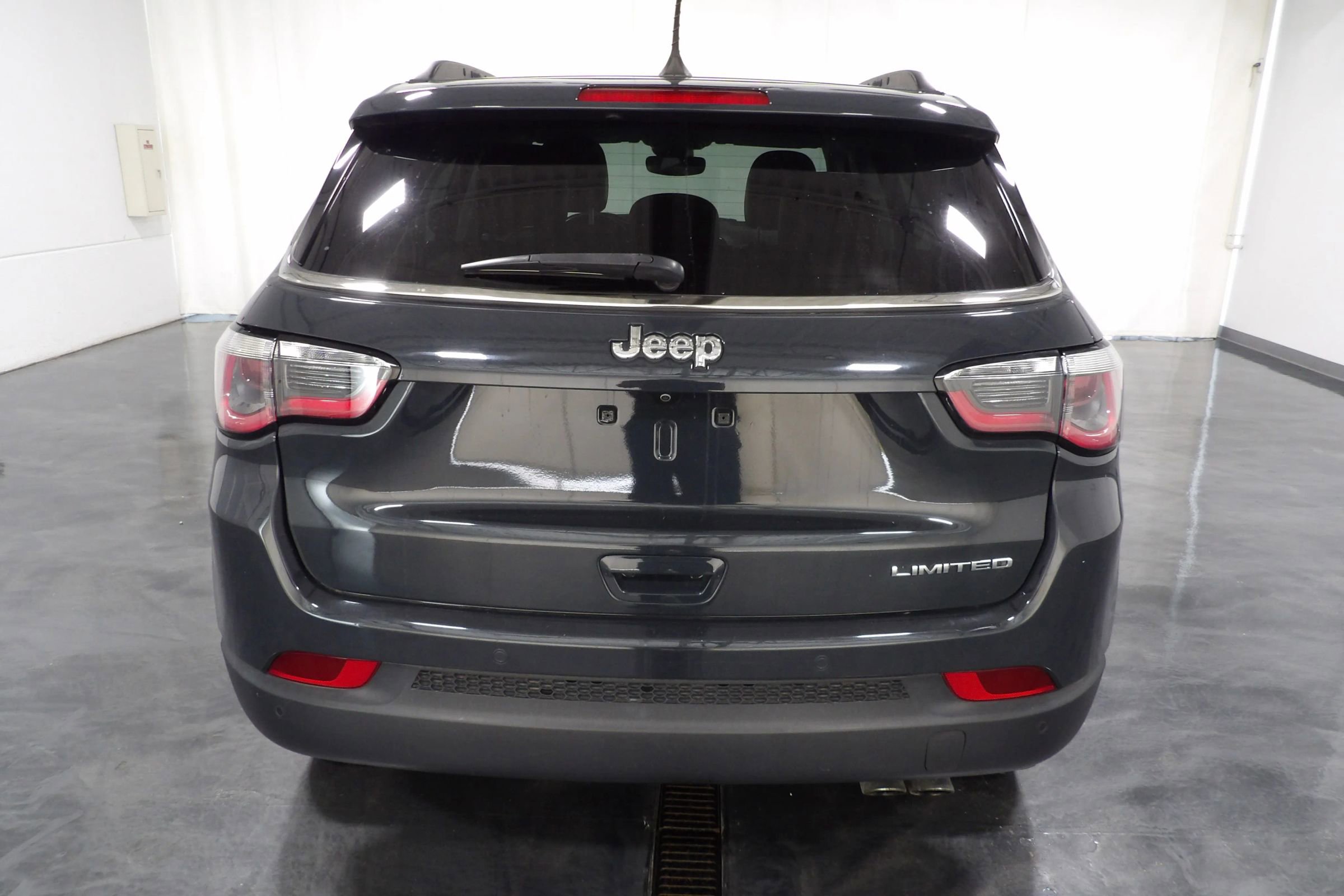 Used 2018 Jeep Compass Limited w/ Navigation Group image 5