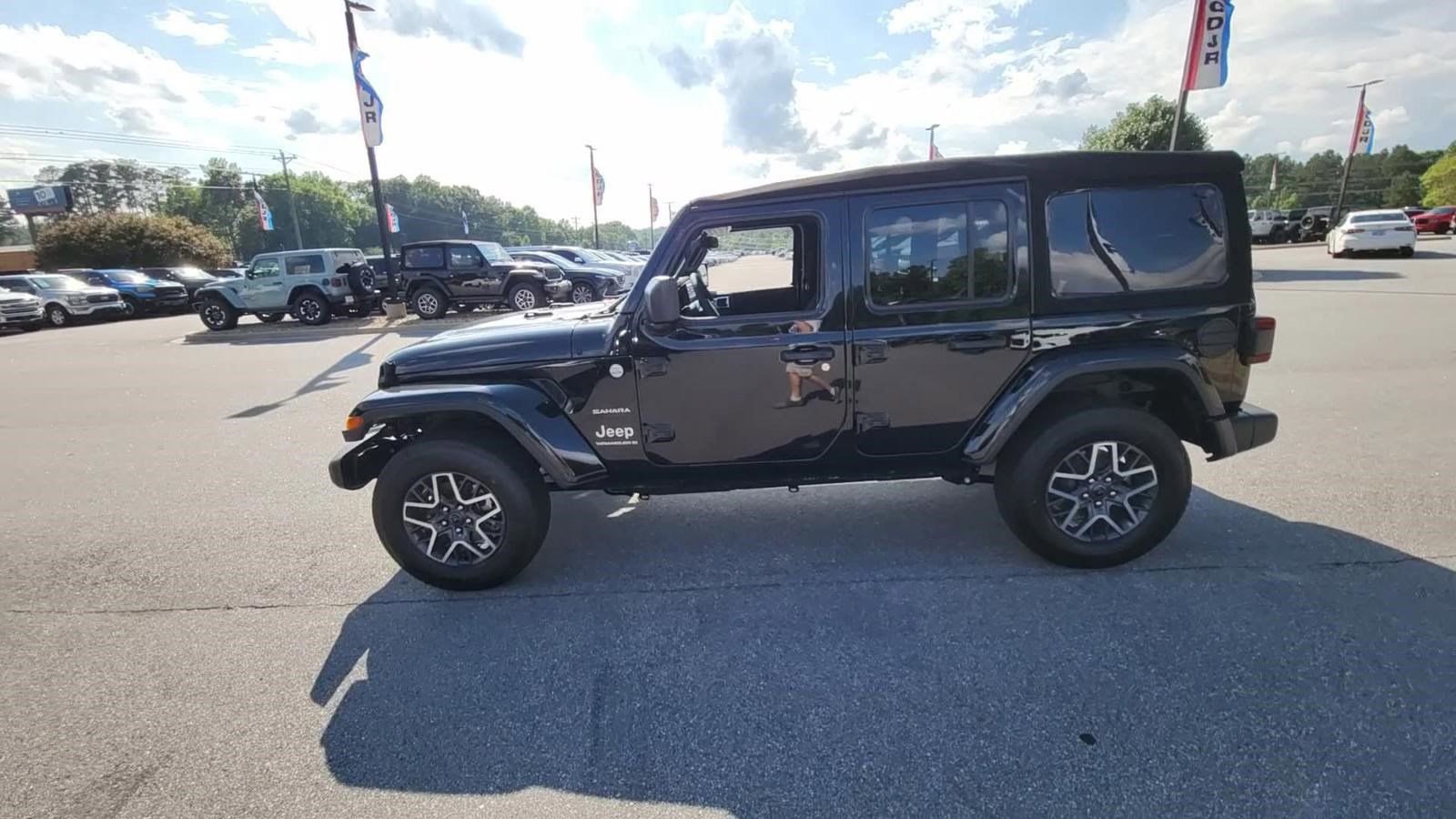 Used 2024 Jeep Wrangler Unlimited Sahara w/ Safety Group AWD/4WD image 6