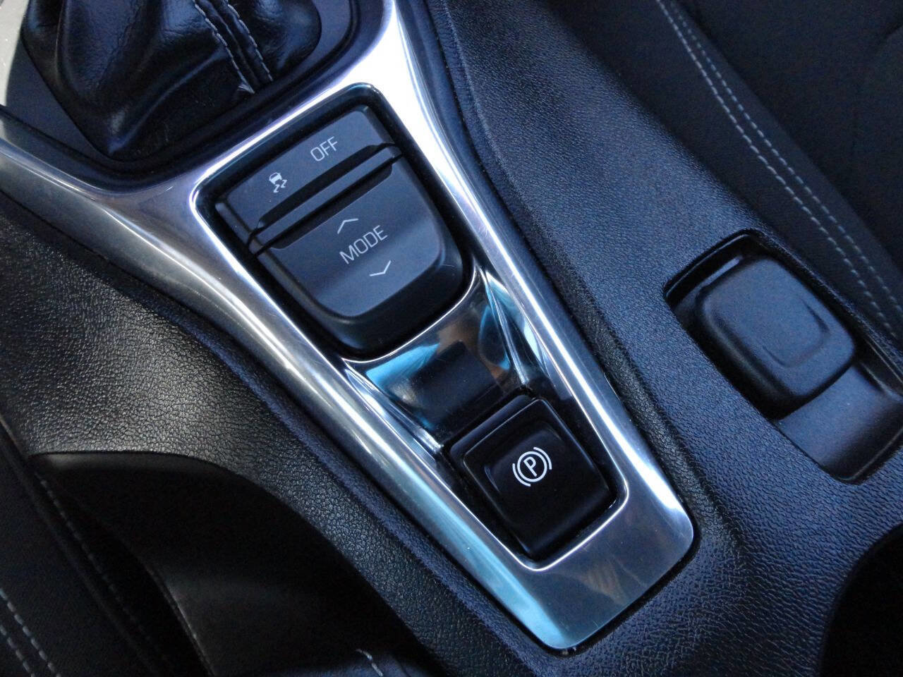 Used 2016 Chevrolet Camaro LT image 25