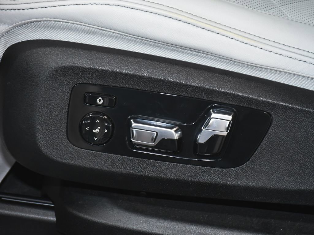 Used 2023 BMW X7 xDrive40i w/ Executive Package image 50