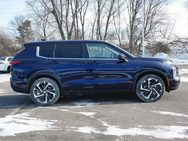 Used 2022 Mitsubishi Outlander SE image 8