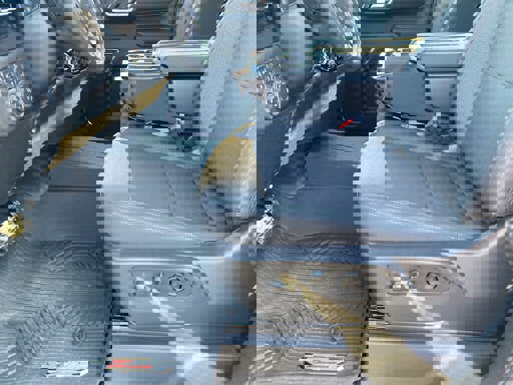 Used 2025 Chevrolet Silverado 1500 LT image 18