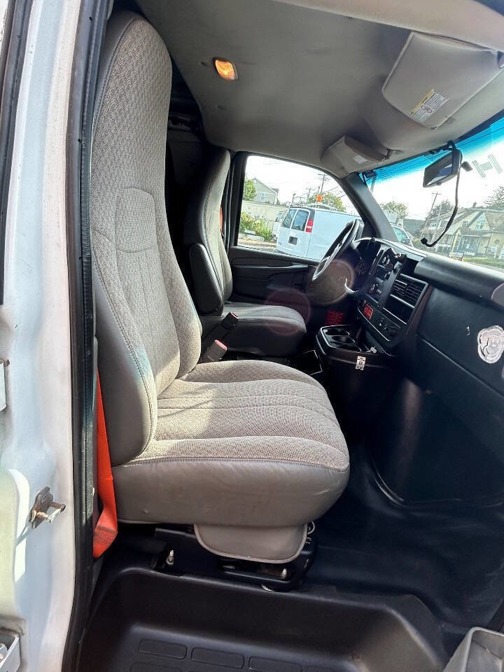 Used 2014 GMC Savana 2500 w/ Cold Climate Package image 7