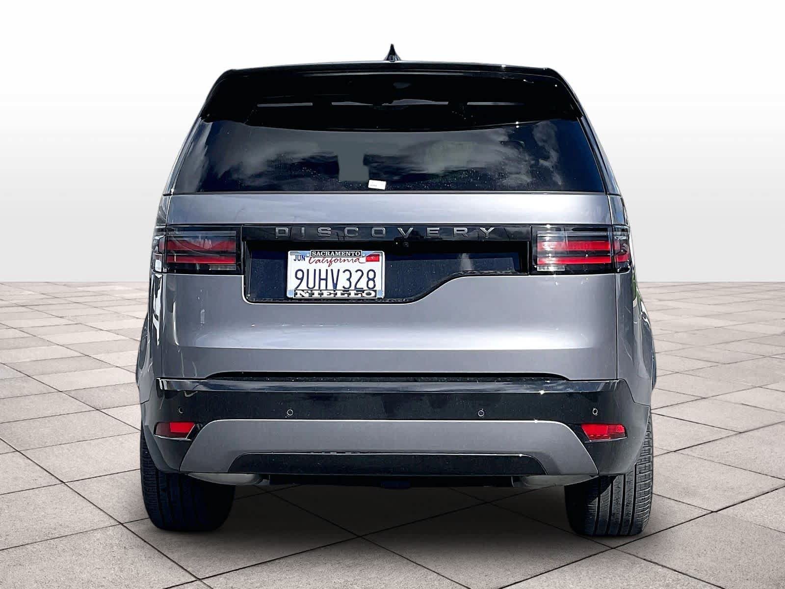 Used 2025 Land Rover Discovery Dynamic SE AWD/4WD image 6