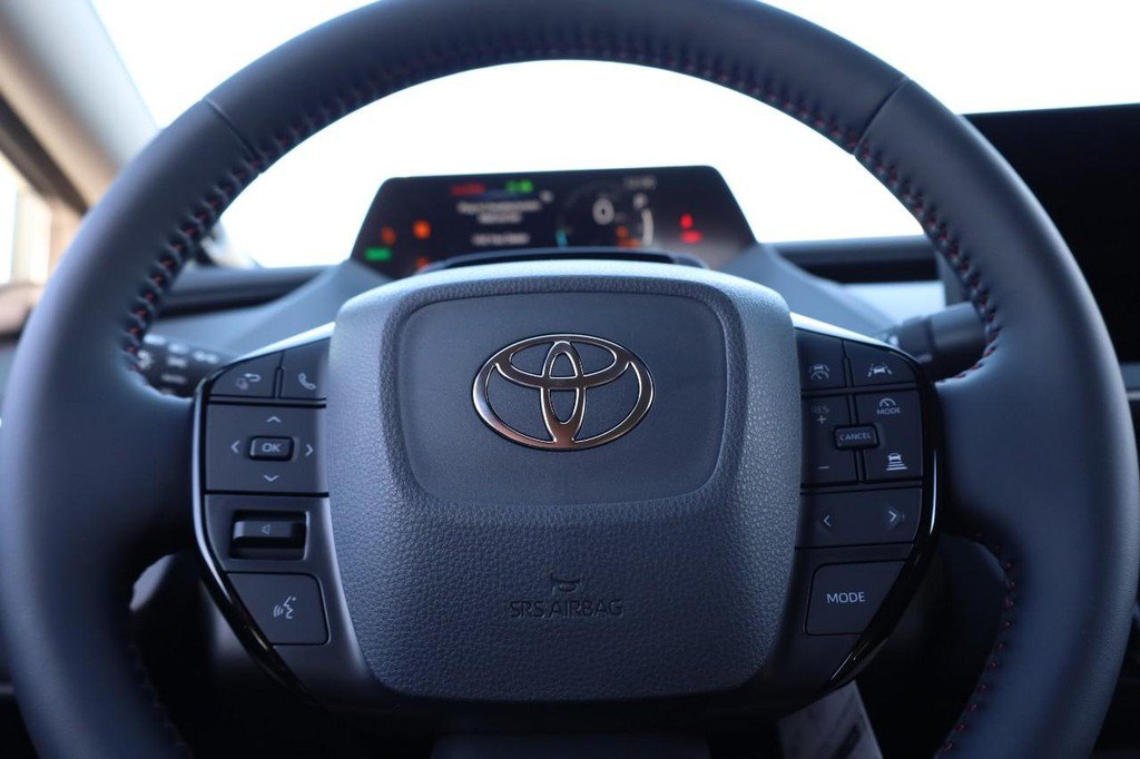 New 2026 Toyota Prius Plug-In Hybrid FWD image 11