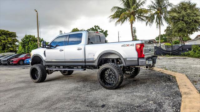 Used 2017 Ford F250 Lariat w/ Chrome Package image 4