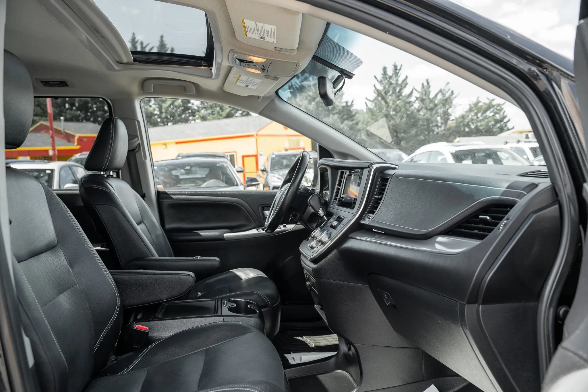 Used 2015 Toyota Sienna SE FWD image 15