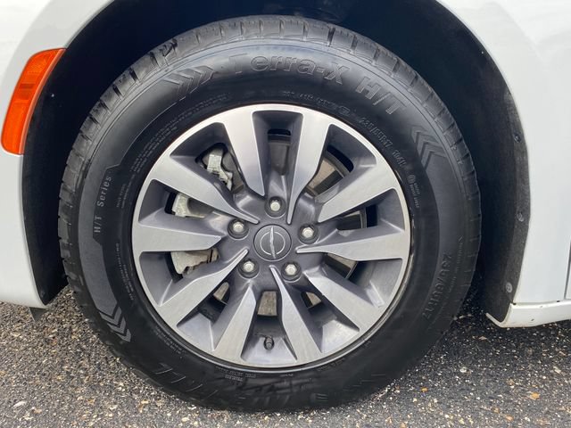 Used 2024 Chrysler Pacifica Limited FWD image 21
