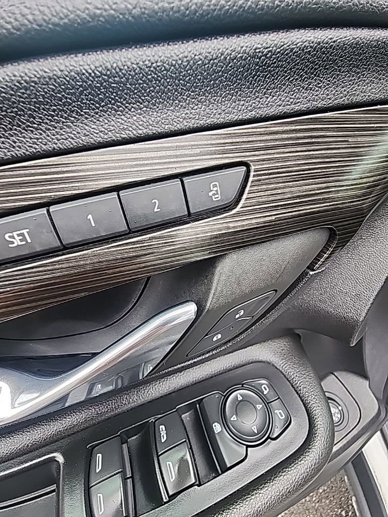 Used 2023 GMC Terrain SLT image 19