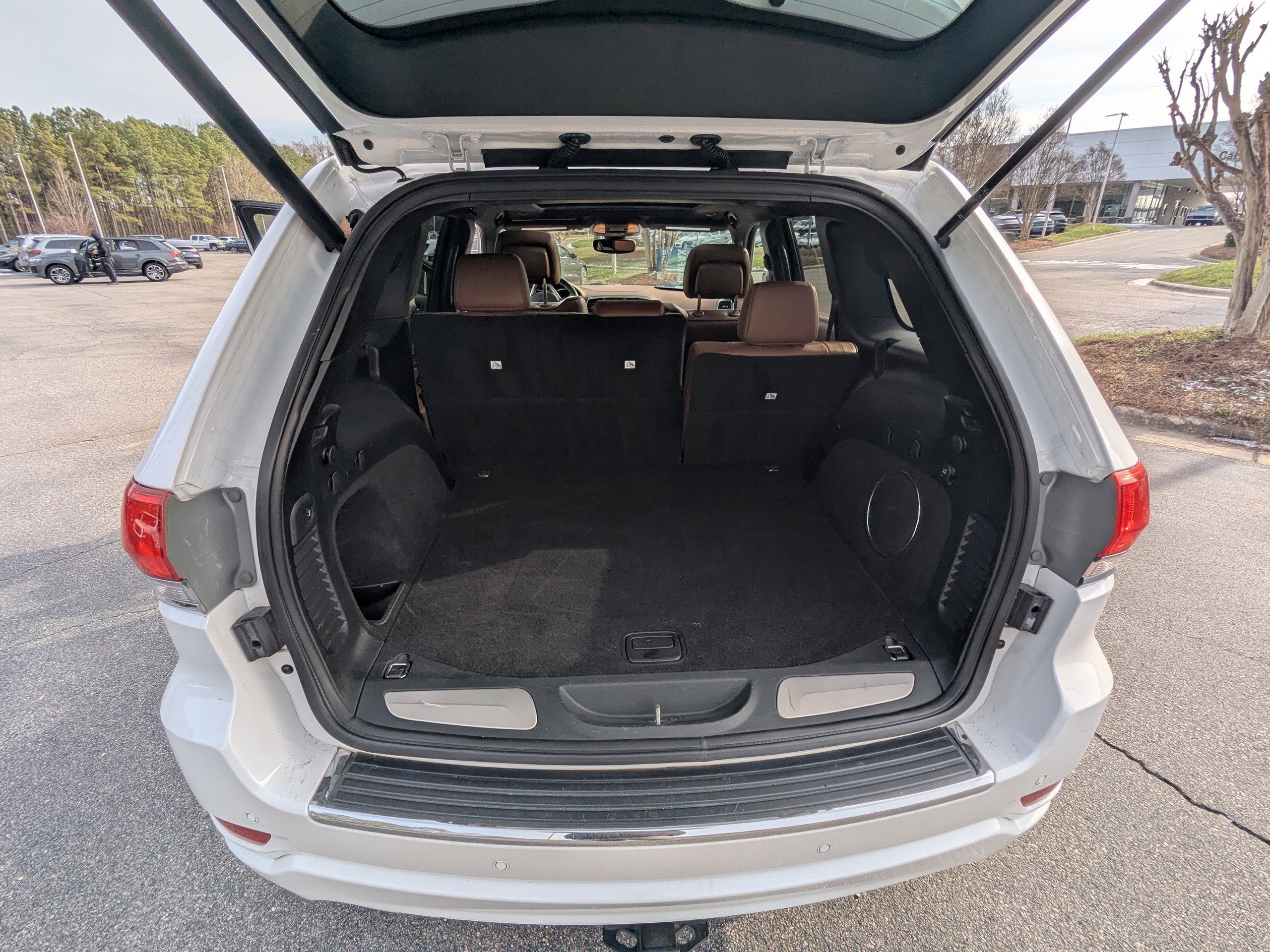 Used 2020 Jeep Grand Cherokee Overland image 16