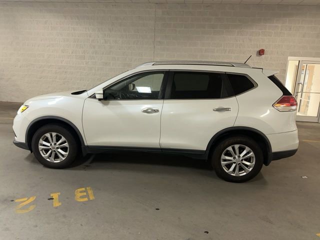 Used 2016 Nissan Rogue SV w/ SV Premium Package AWD/4WD image 2