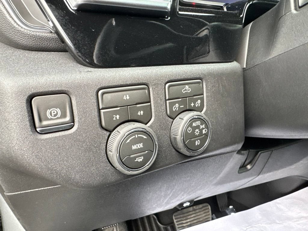 New 2026 Chevrolet Silverado 3500 LT w/ Leather Package AWD/4WD image 21