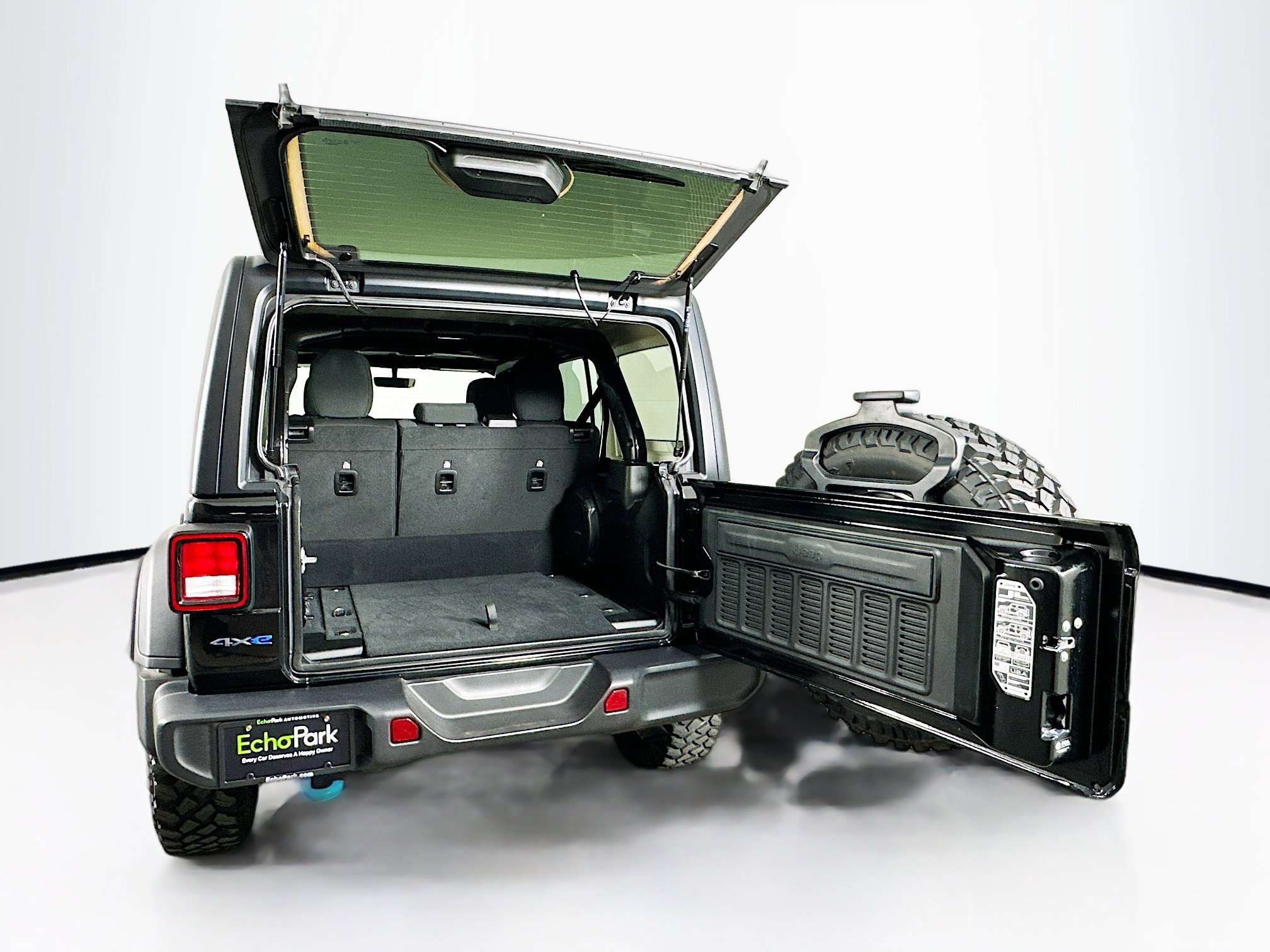 Used 2023 Jeep Wrangler Unlimited w/ Cold Weather Group AWD/4WD image 28