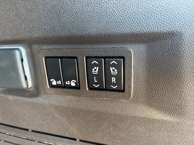 Used 2023 GMC Yukon SLT w/ SLT Premium Package AWD/4WD image 10