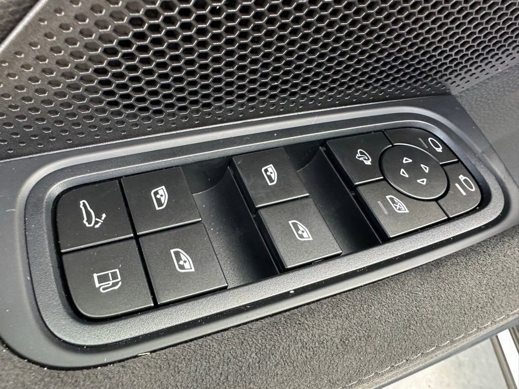 Used 2025 Porsche Panamera 4 image 15