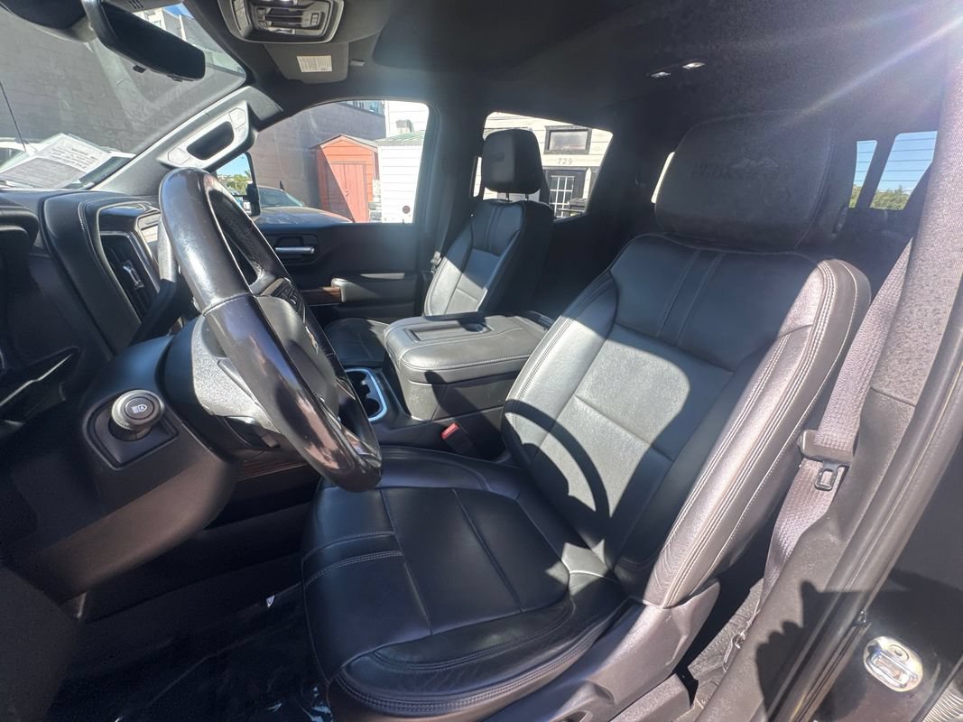 Used 2020 Chevrolet Silverado 1500 High Country w/ Technology Package AWD/4WD image 9