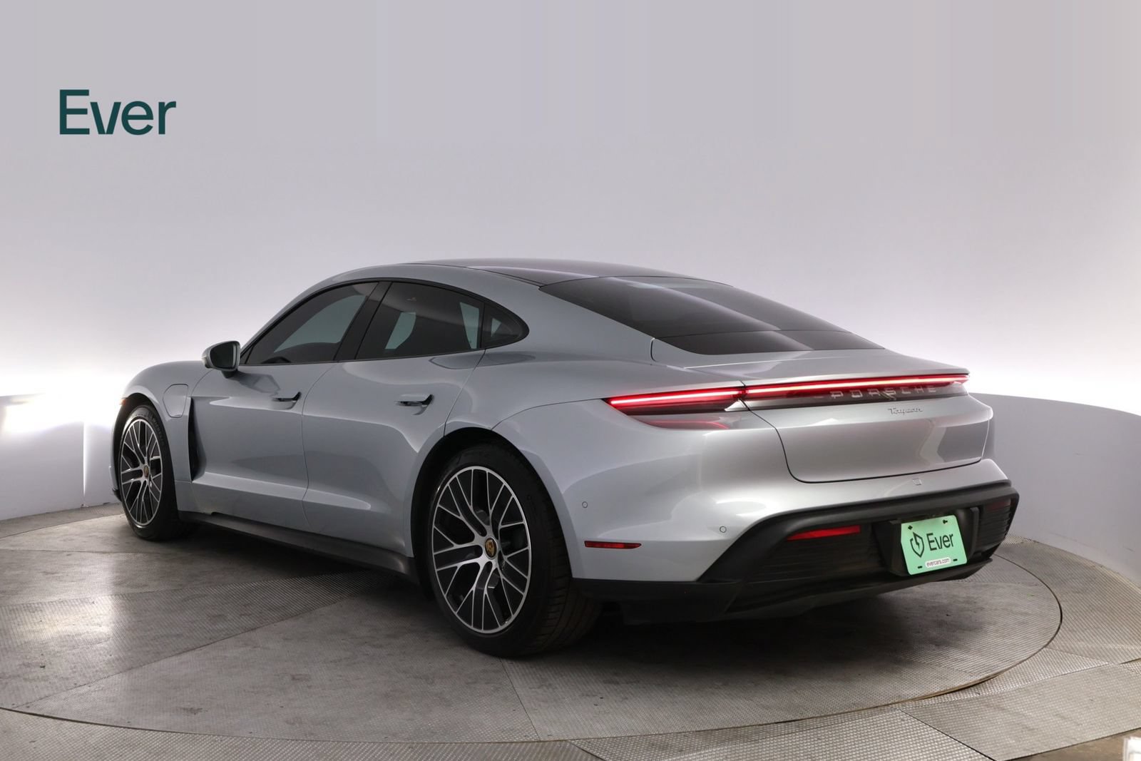 Used 2022 Porsche Taycan RWD image 17