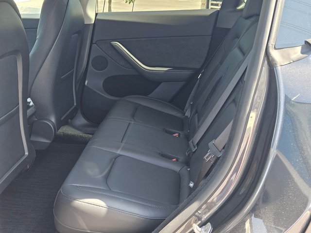 Used 2025 Tesla Model Y Long Range RWD image 20