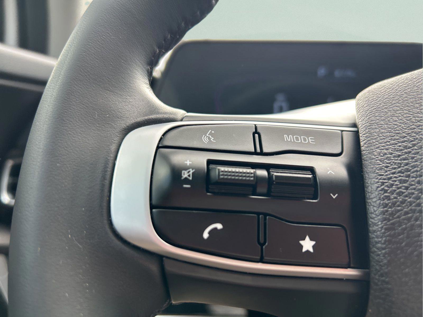 Used 2024 Kia Sportage EX image 14