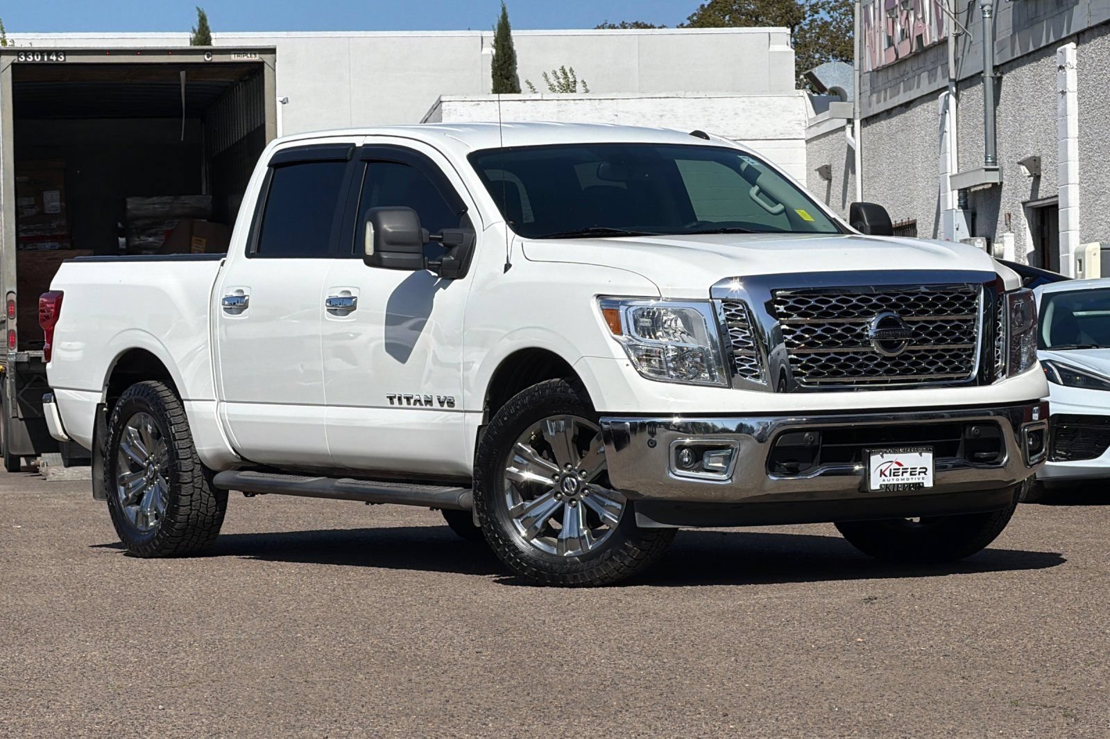 Used 2019 Nissan Titan SV w/ SV Convenience Package AWD/4WD image 2