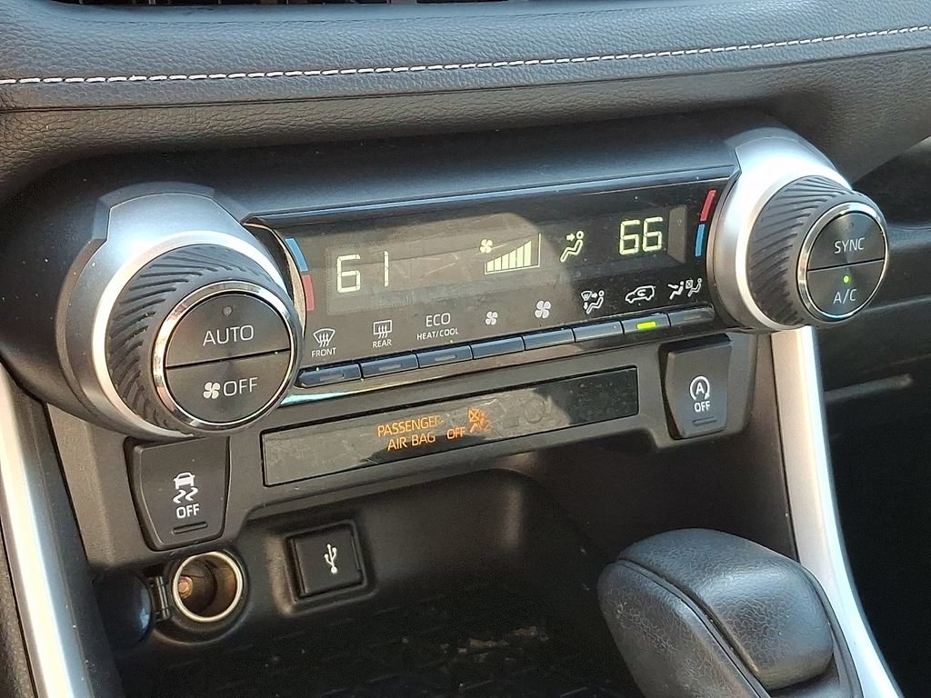 Used 2020 Toyota RAV4 XLE AWD/4WD image 25