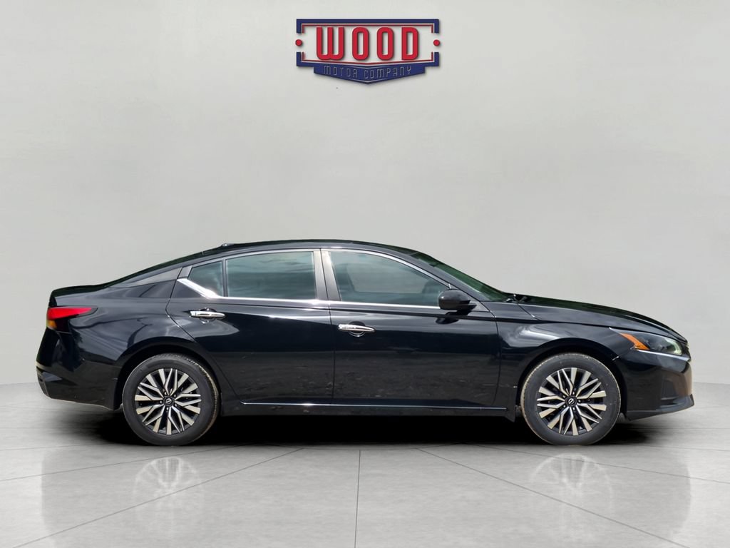 Used 2023 Nissan Altima 2.5 SV AWD/4WD image 2