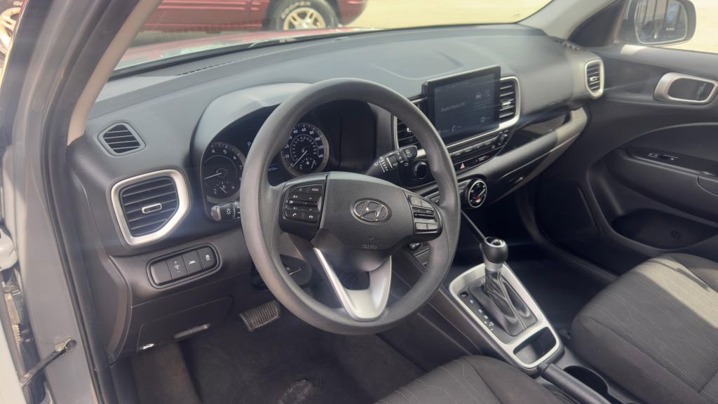 Used 2021 Hyundai Venue SE FWD image 13