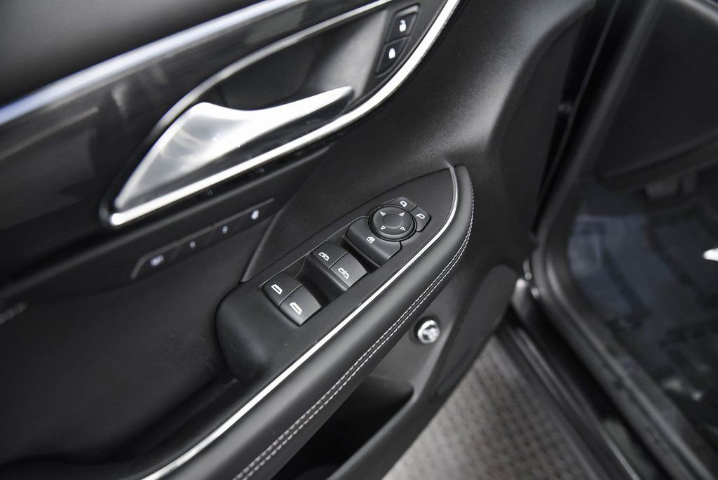 Used 2023 Buick Envision Essence image 12