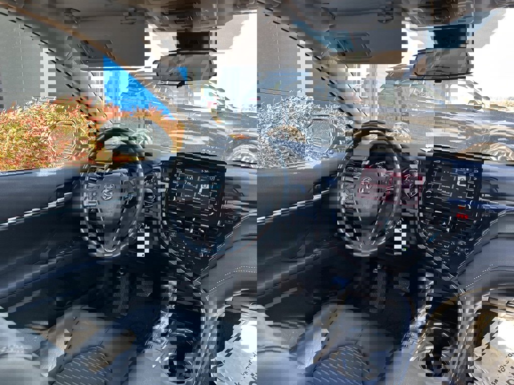 Used 2024 Toyota Camry SE image 12