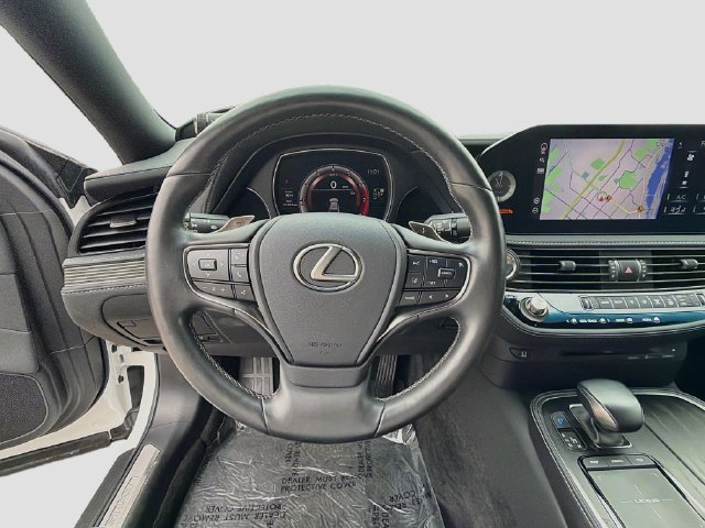 Used 2022 Lexus LS 500 w/ Accessory Package (Z2) RWD image 38