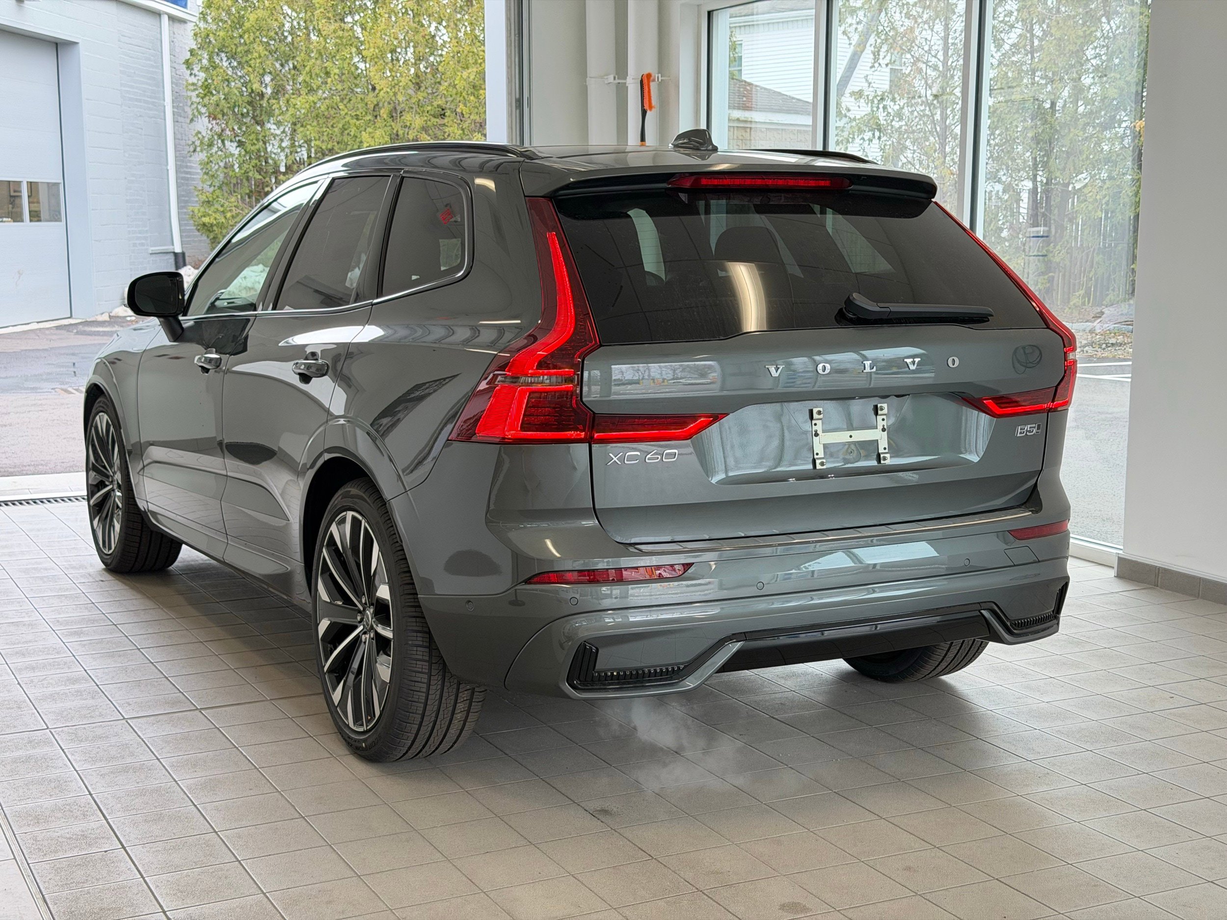 New 2026 Volvo XC60 B5 Ultra w/ Protection Package Premier AWD/4WD image 8
