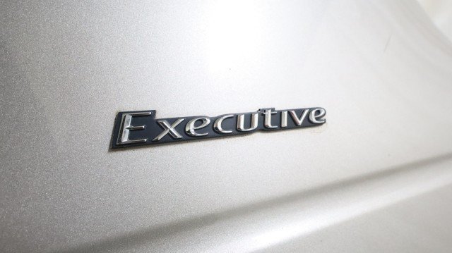 Used 2003 Lincoln Town Car Executive RWD image 22