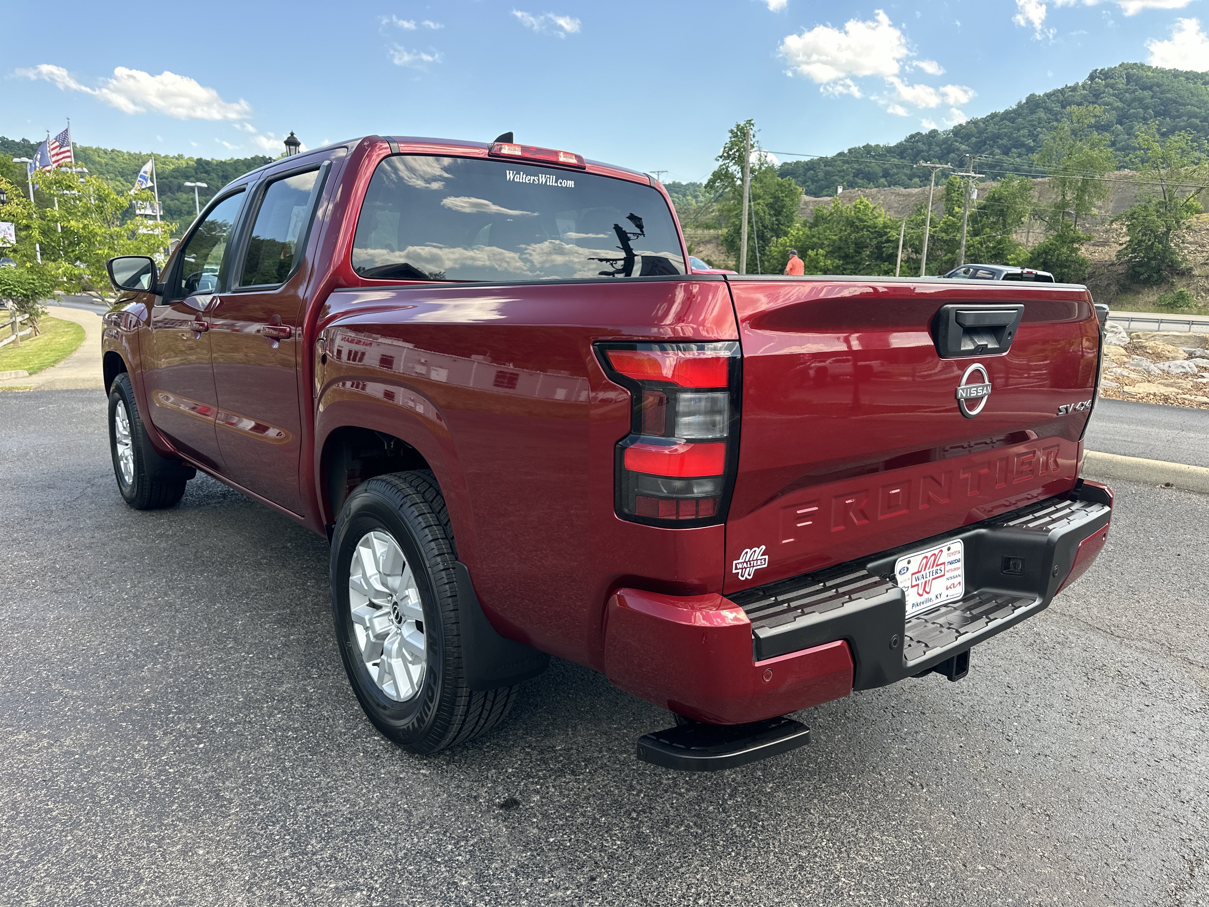 Used 2023 Nissan Frontier SV w/ Technology Package AWD/4WD image 5