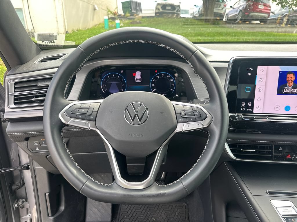 Used 2025 Volkswagen Atlas Cross Sport SE AWD/4WD image 14