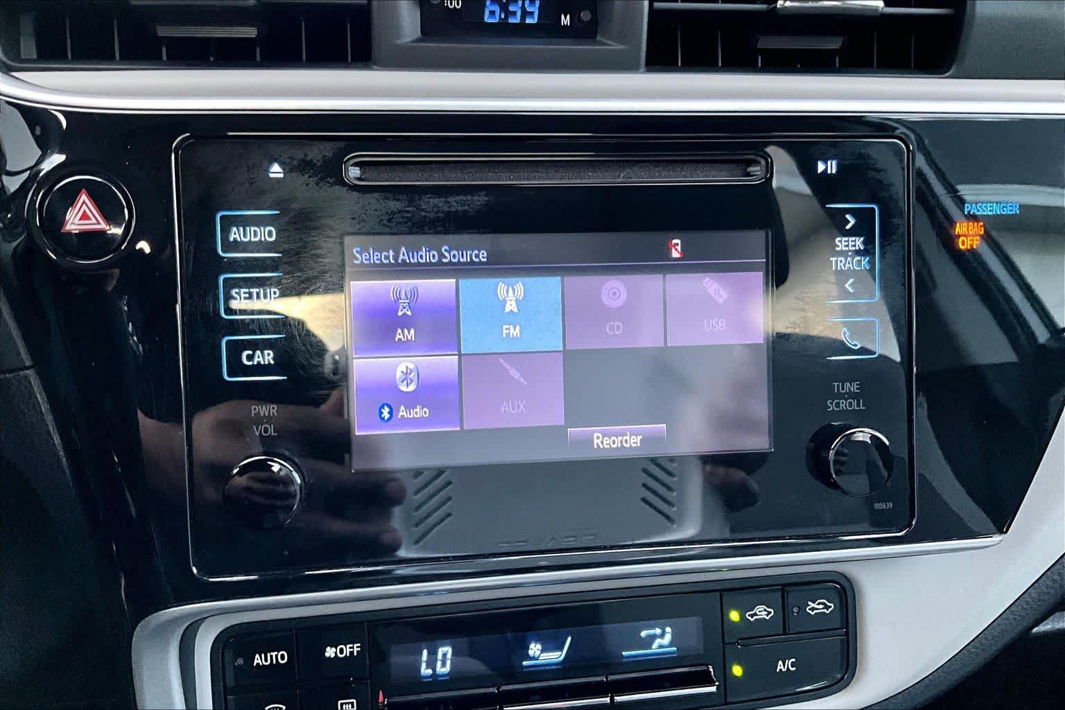 Used 2018 Toyota Corolla LE FWD image 31