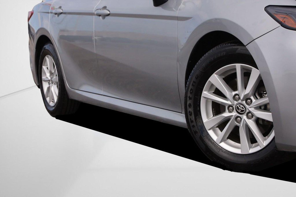 Used 2025 Toyota Camry LE FWD image 3