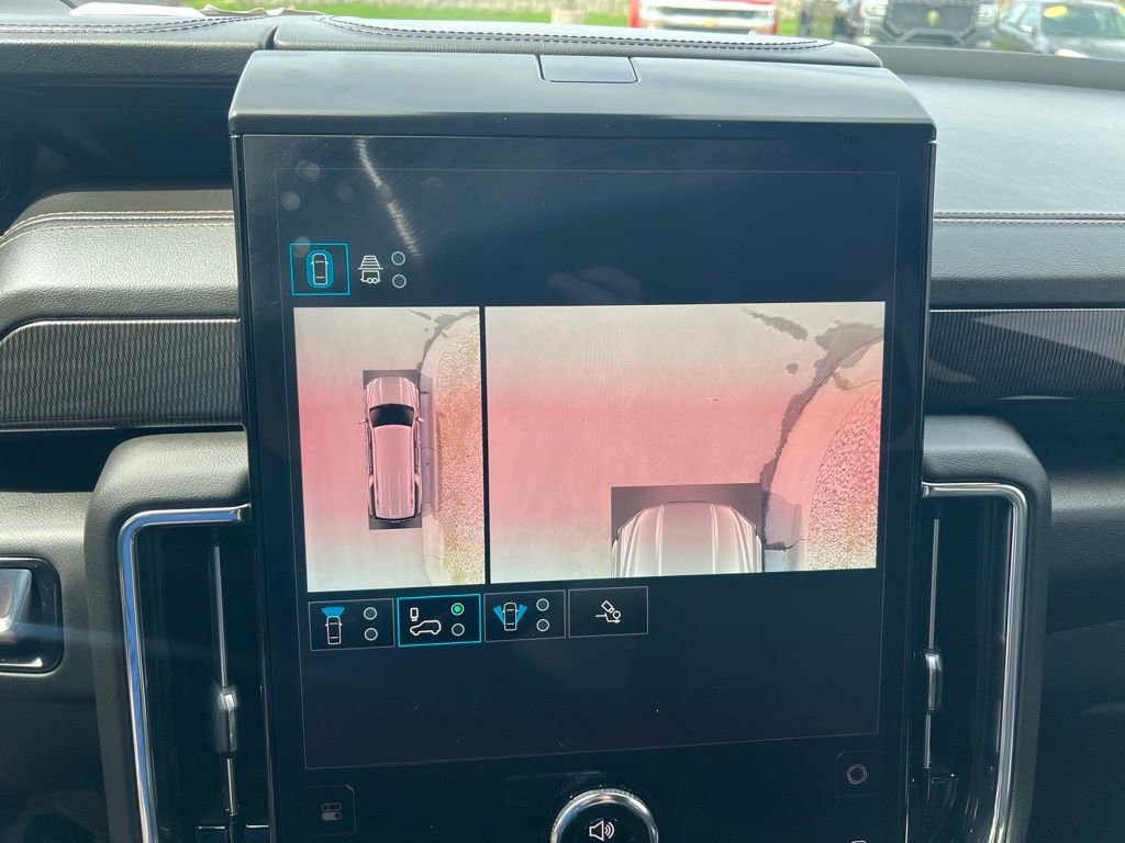 Used 2025 GMC Yukon XL Elevation image 47