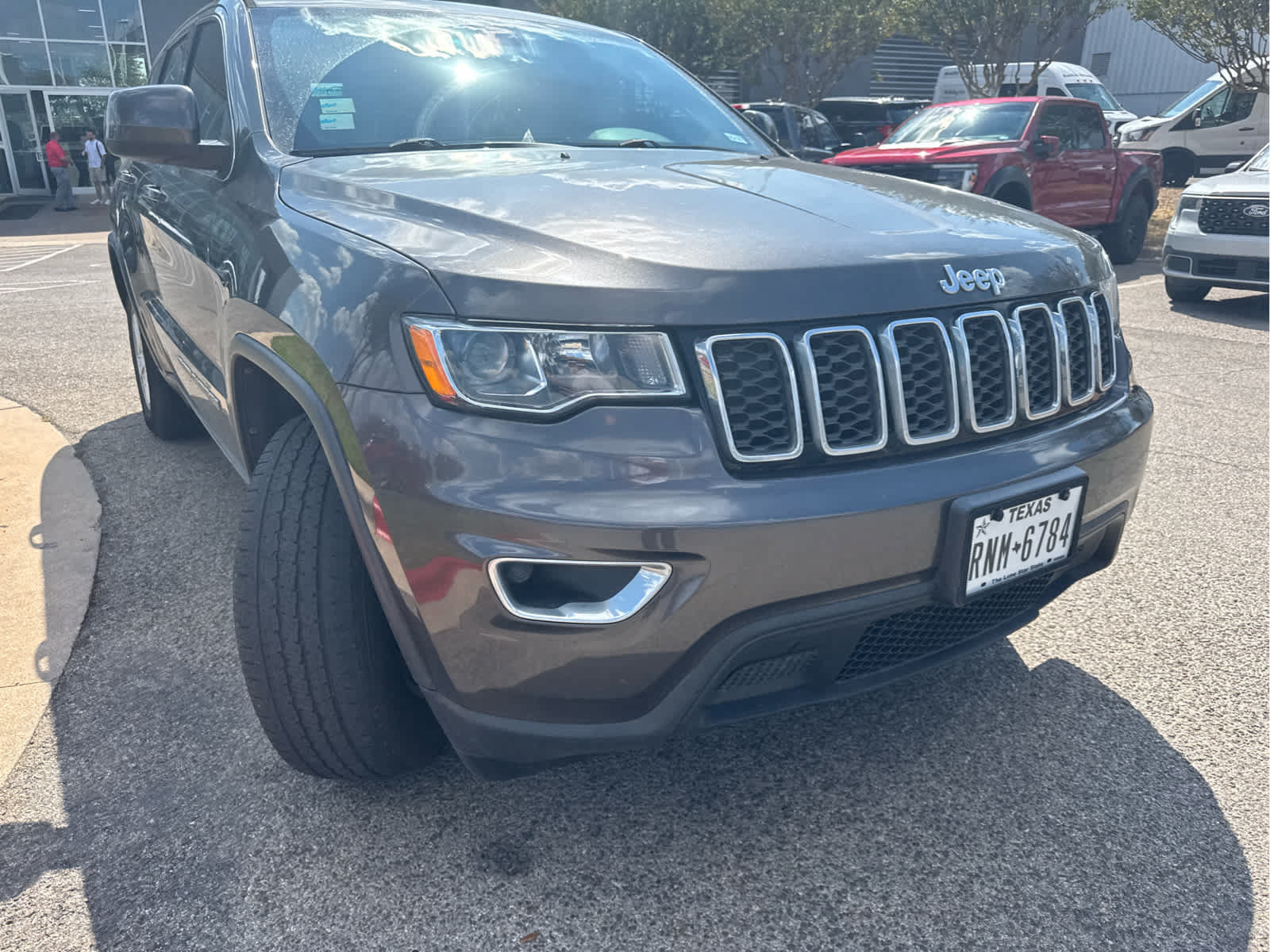 Used 2020 Jeep Grand Cherokee Laredo RWD image 4