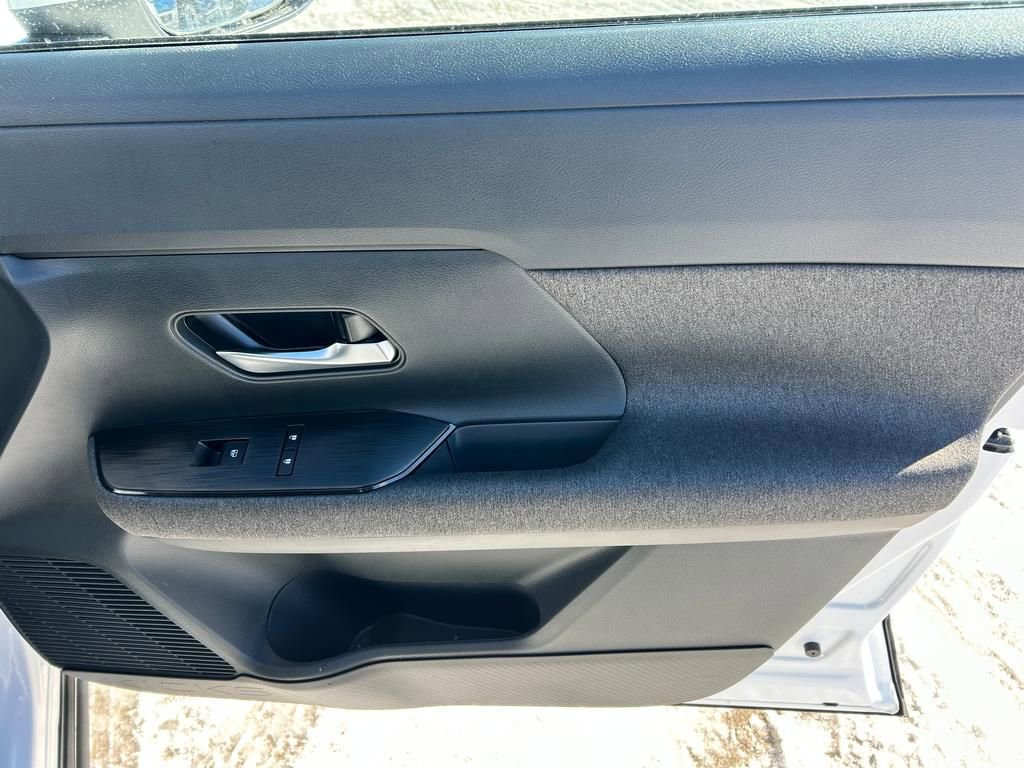 Used 2025 Nissan Kicks SV AWD/4WD image 25