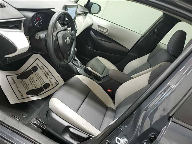 Used 2025 Toyota Corolla LE FWD image 2