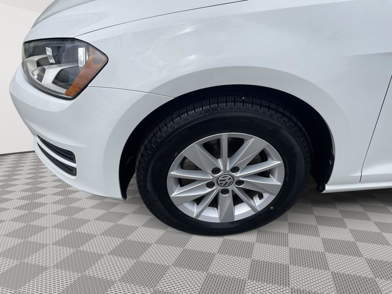 Used 2016 Volkswagen Golf S FWD image 10