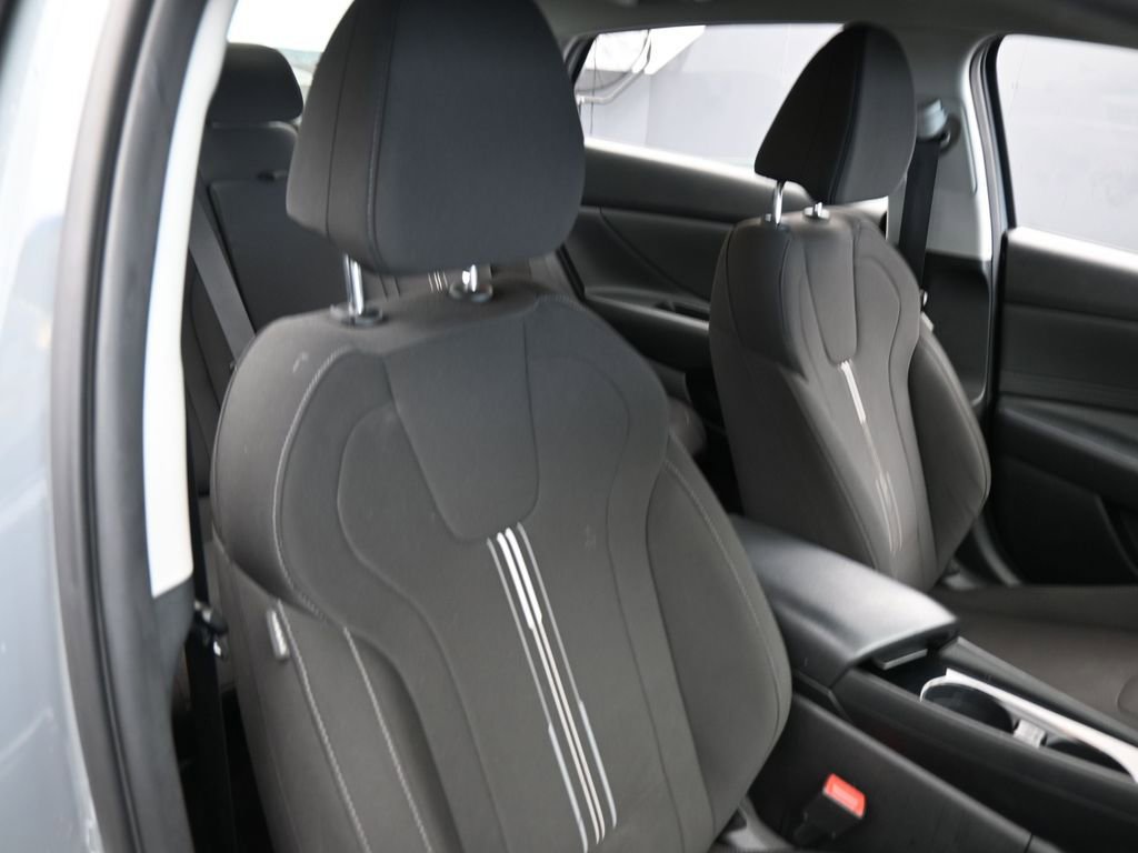 Used 2022 Hyundai Elantra SEL w/ Convenience + Premium Package FWD image 38