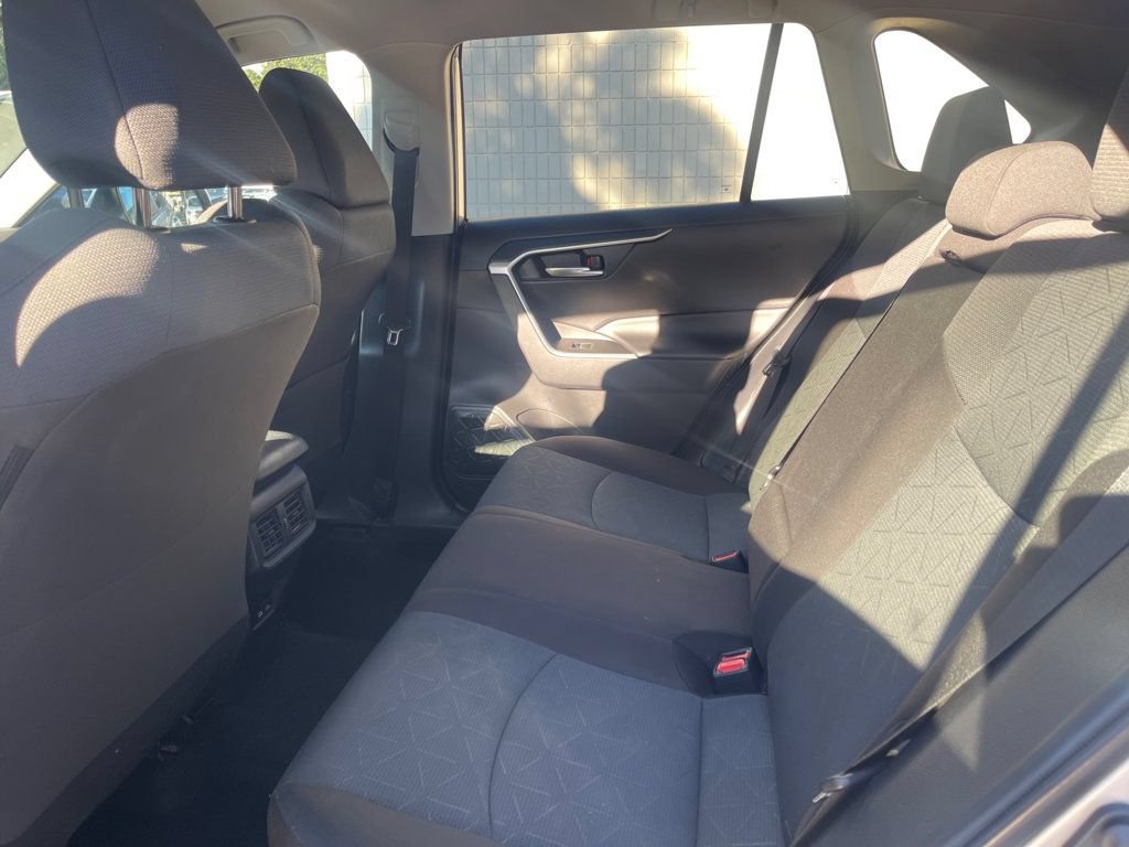 Used 2025 Toyota RAV4 XLE AWD/4WD image 13