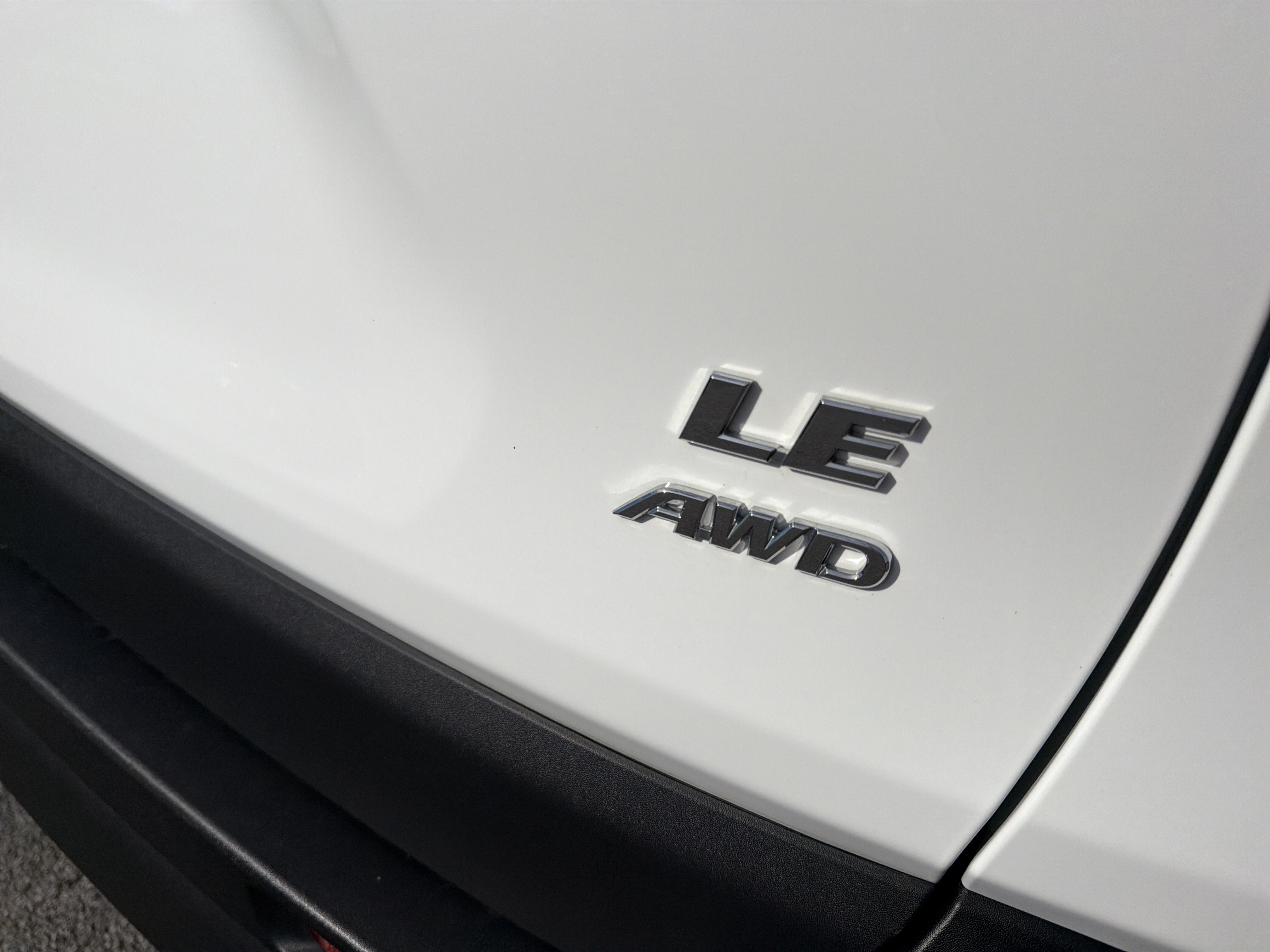 Used 2024 Toyota RAV4 LE AWD/4WD image 8