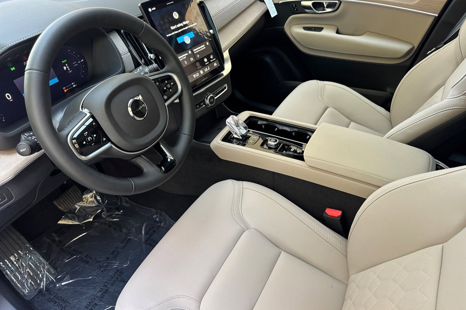New 2026 Volvo XC90 T8 Plus w/ Protection Package AWD/4WD image 13