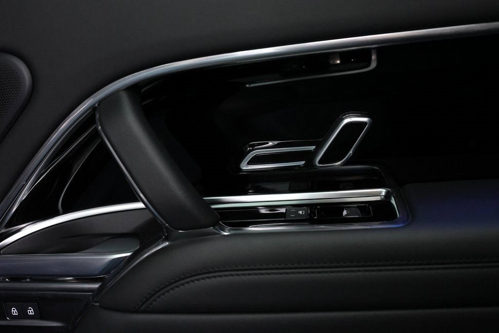 Used 2025 Land Rover Range Rover SE image 39