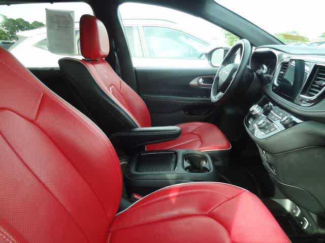 Used 2020 Chrysler Pacifica Limited w/ Quick Oder Package 2EV RED-S FWD image 9