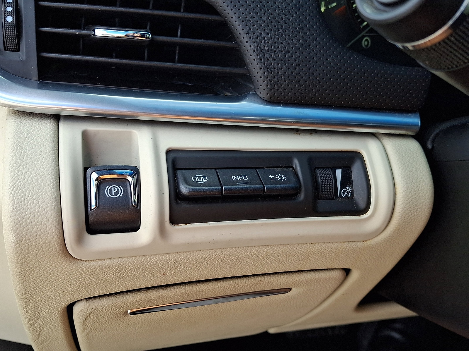 Used 2013 Cadillac XTS Platinum image 25